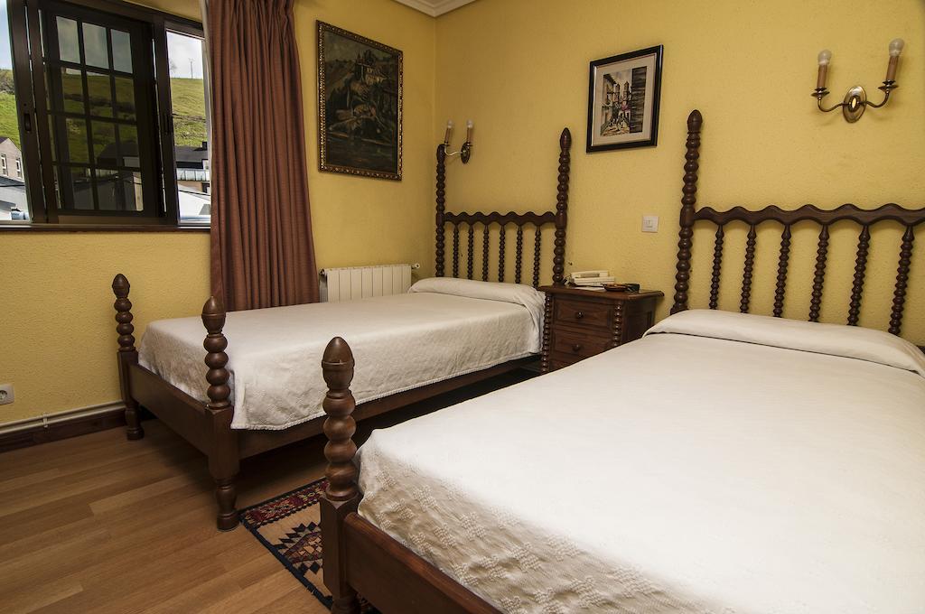 Riodeva Hotel Unquera Quarto foto